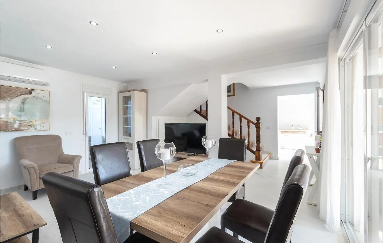 Awesome Home In Mezquitilla With Kitchen 0*,
